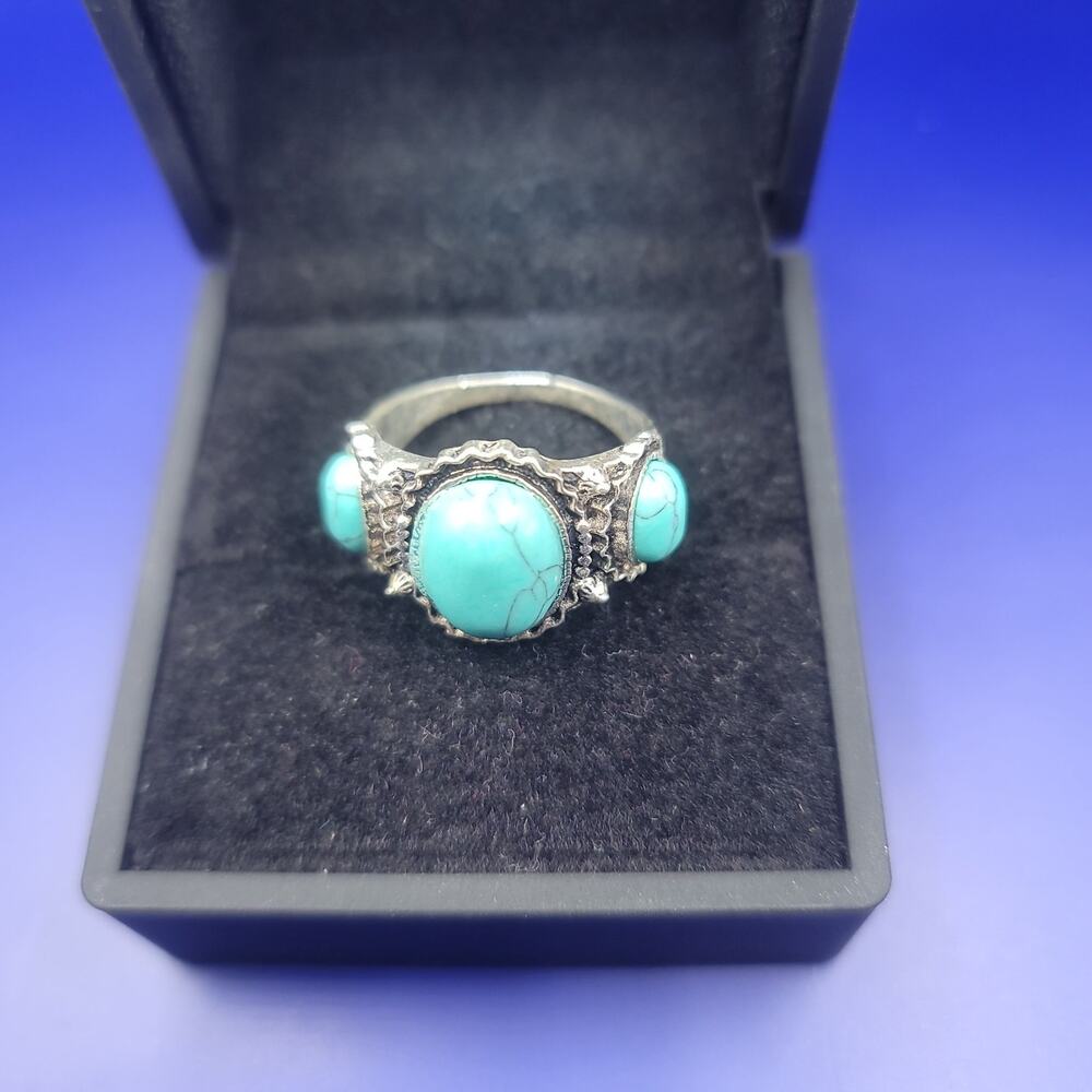 Size 10 Turquoise Fashion Ring